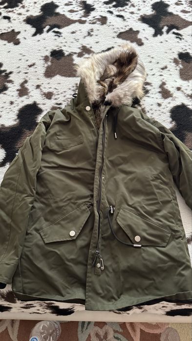 Продам детскую парку натуральный мех енота