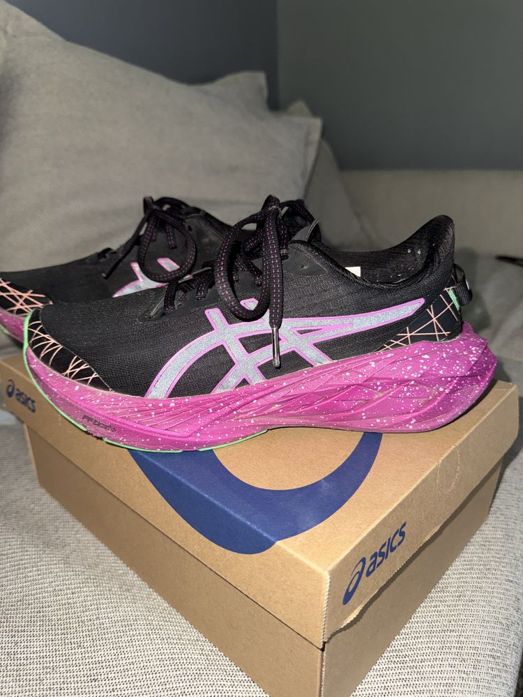Обувки asics novablast 4