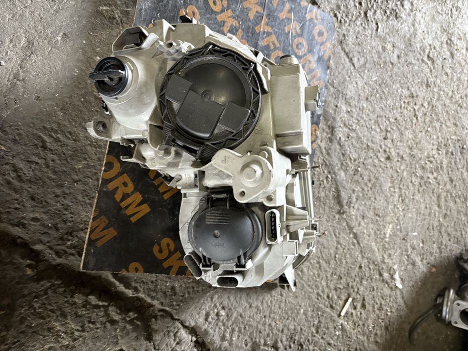 Mercedes w203 Десен Фар xenon ксенон