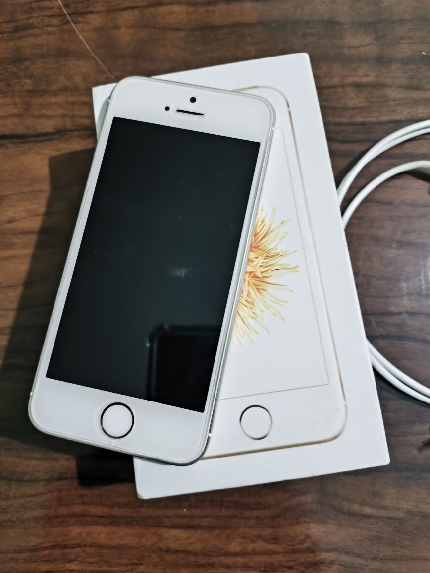 Iphone SE  ideal 64 gb