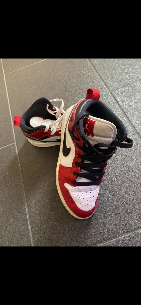 Jordan 1 Mid originali copii
