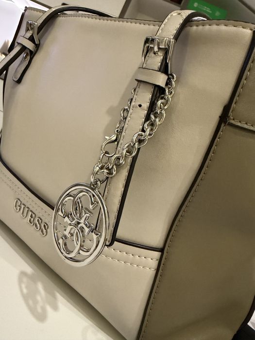 Дамска оригинална чанта GUESS