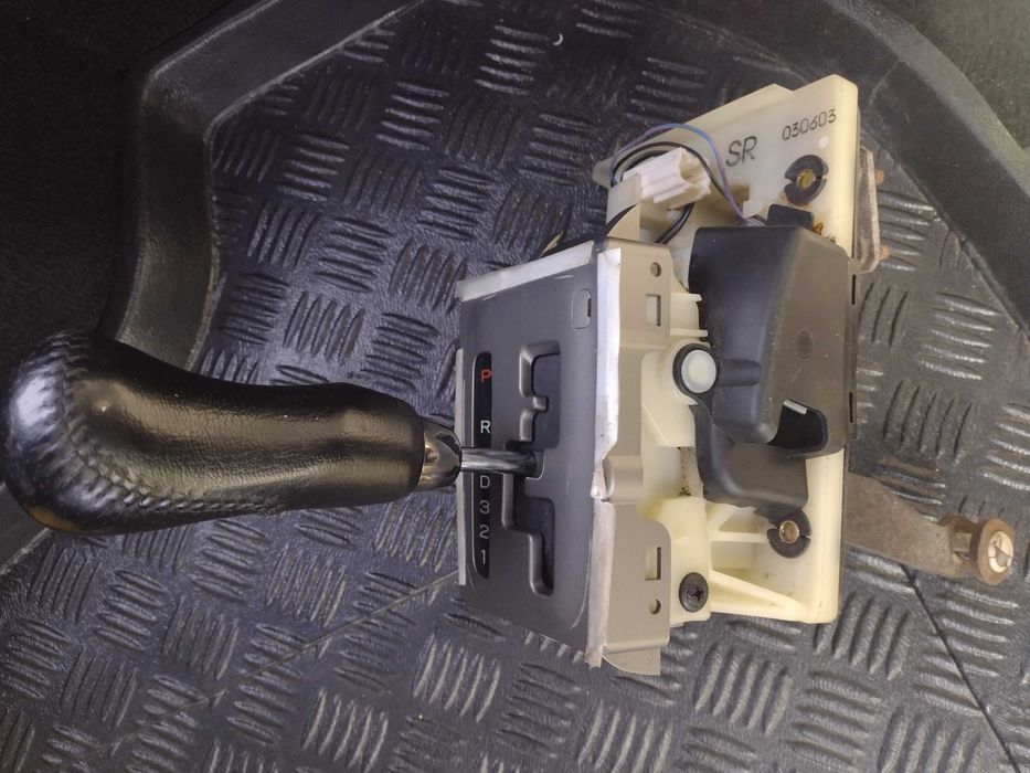 Избирач за автоматични скорости(лост) на субару форестър 2003 г.