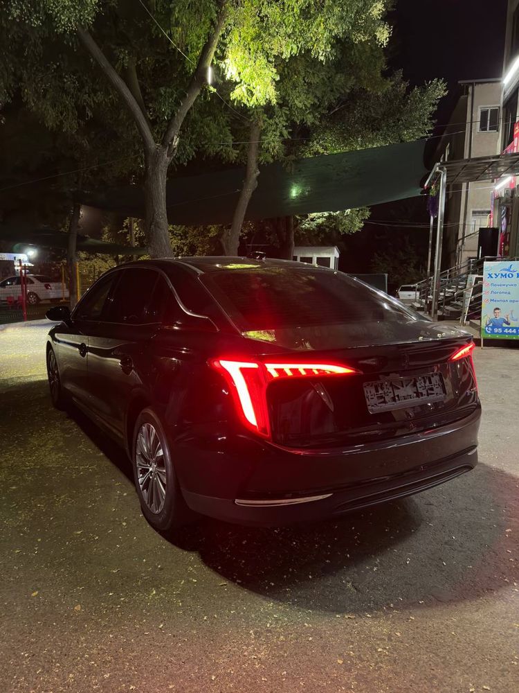 Hongqi eqm5 450 li 2024 sotiladi