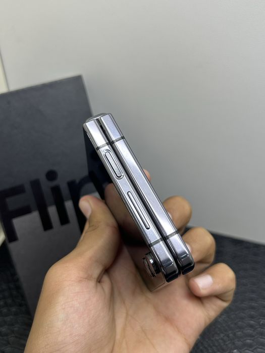 samsung Z Flip 5  8/256Gb orginal