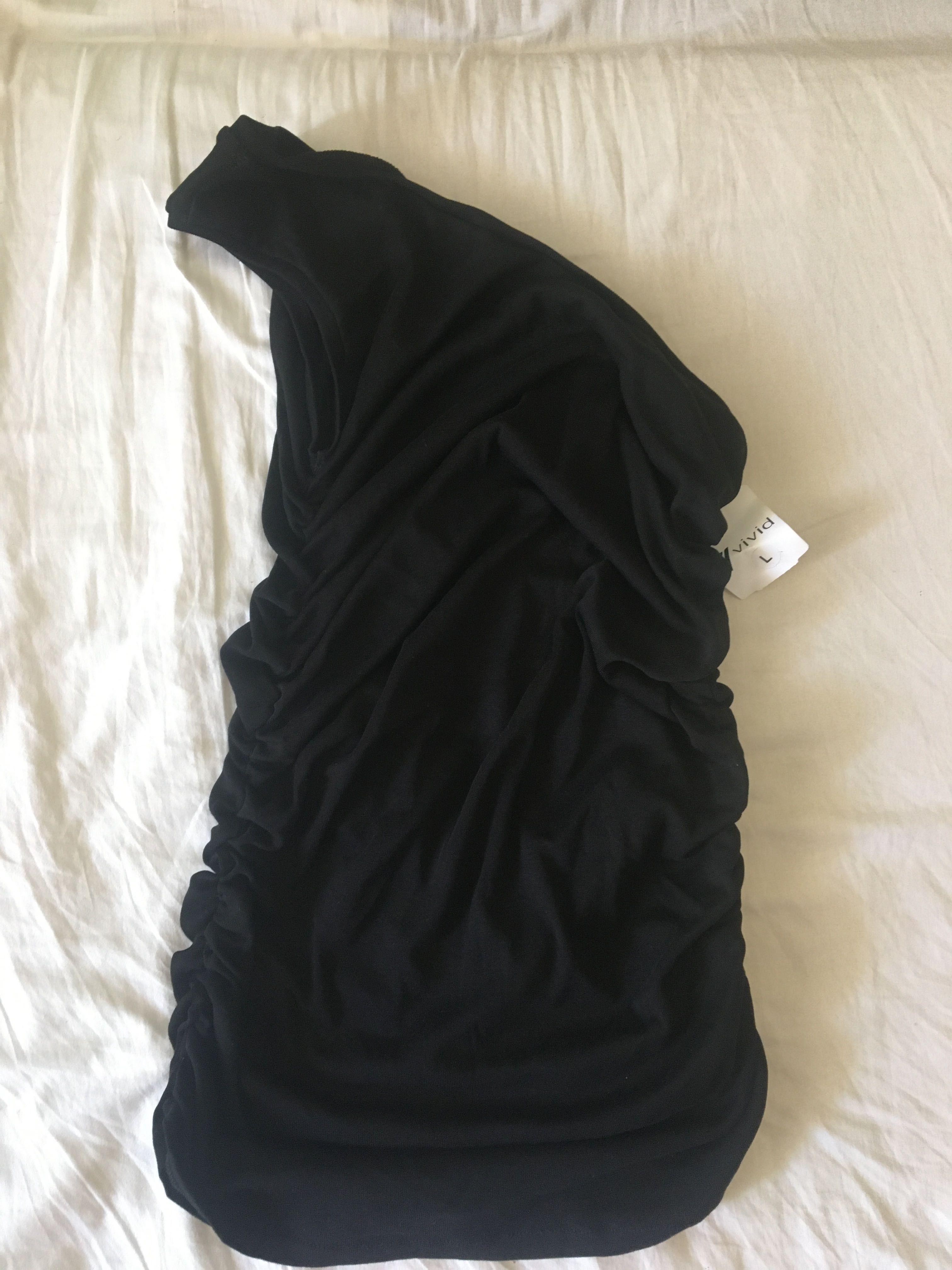 Чисто нова черна рокля - L
