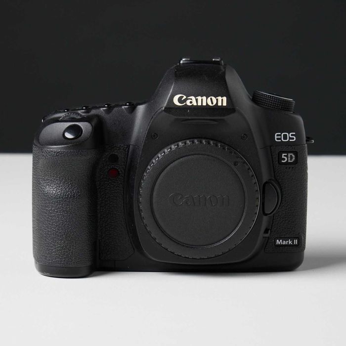 Полнокадровая цифровая зеркальная камера Canon EOS 5D Mark II