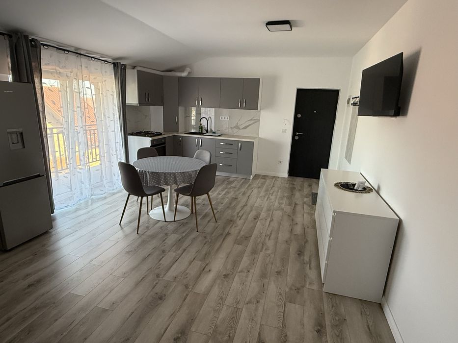 Apartamente de închiriat
