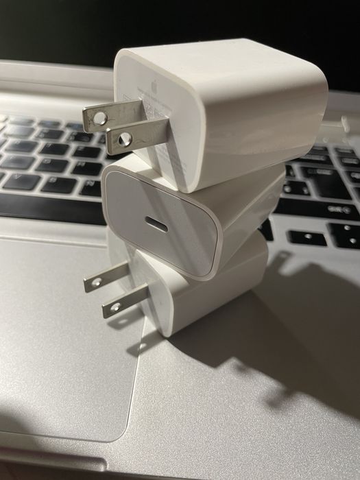 Adaptor Apple 20 w de America.