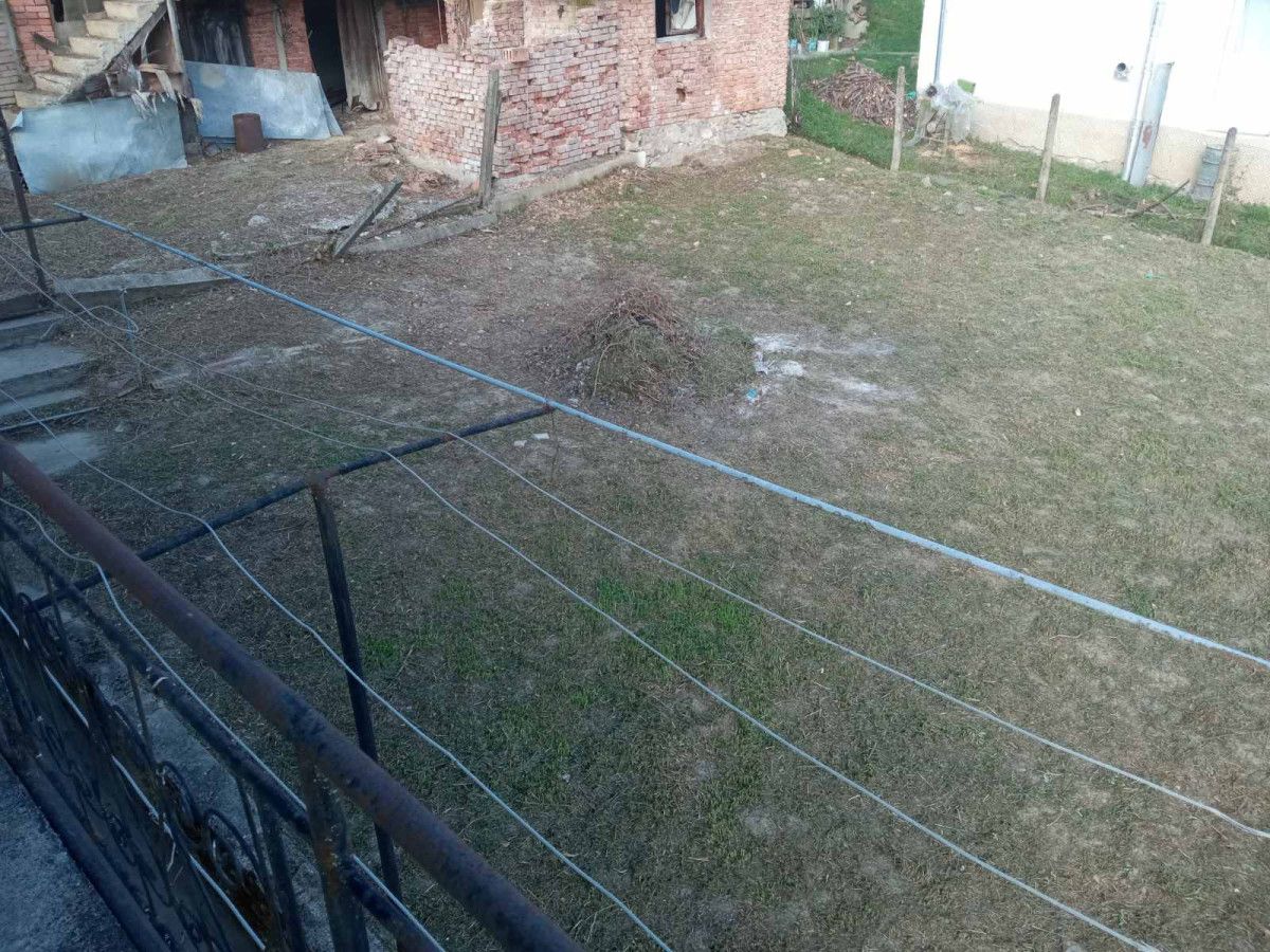 Продажба Къща гр. Етрополе - с. Брусен 990m²