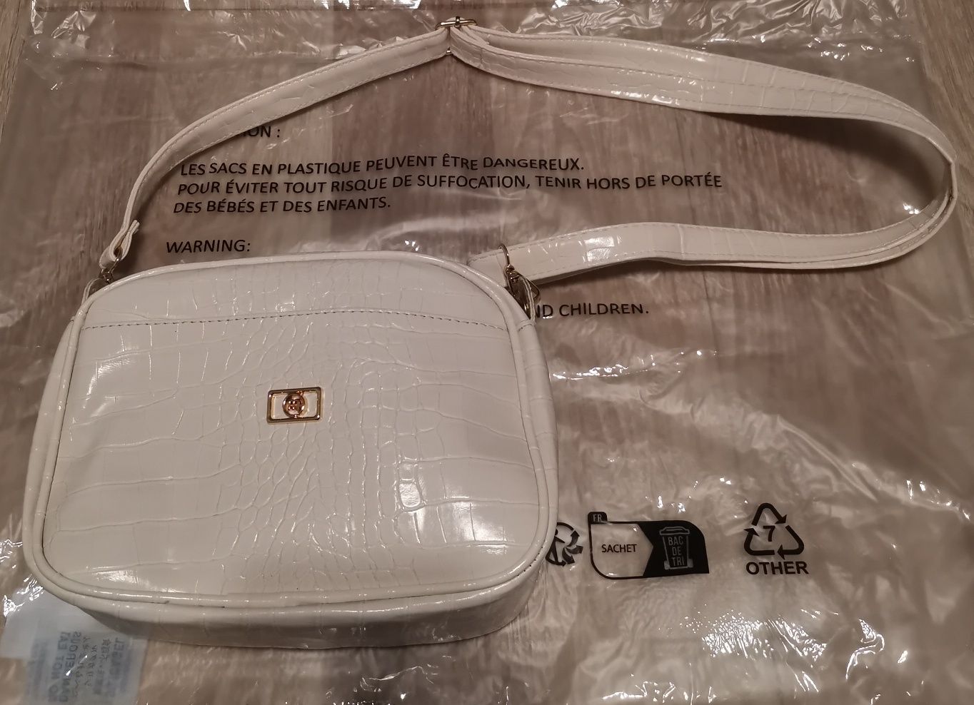 Дамски чанти (бяла/карирана)