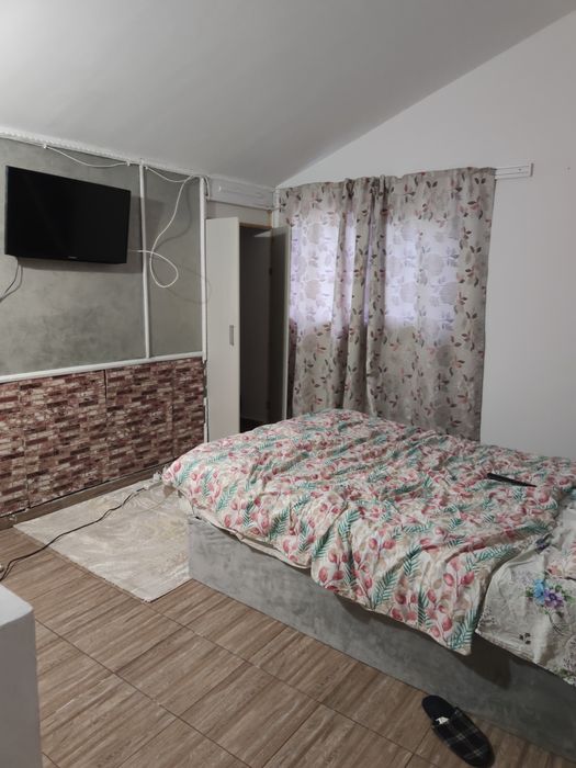 Casa de închiriat la curte 2 camere baie bucătărie