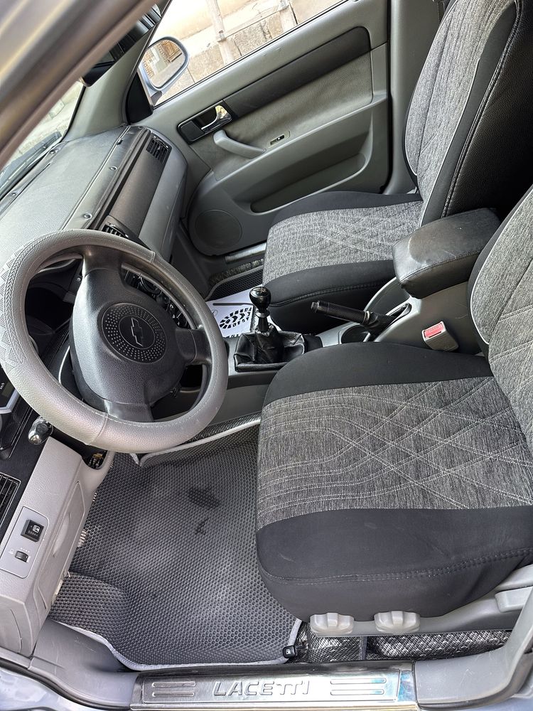 Chevrolet Lacetti идеальный состояние 2011 2 позиция  мотор 1.8