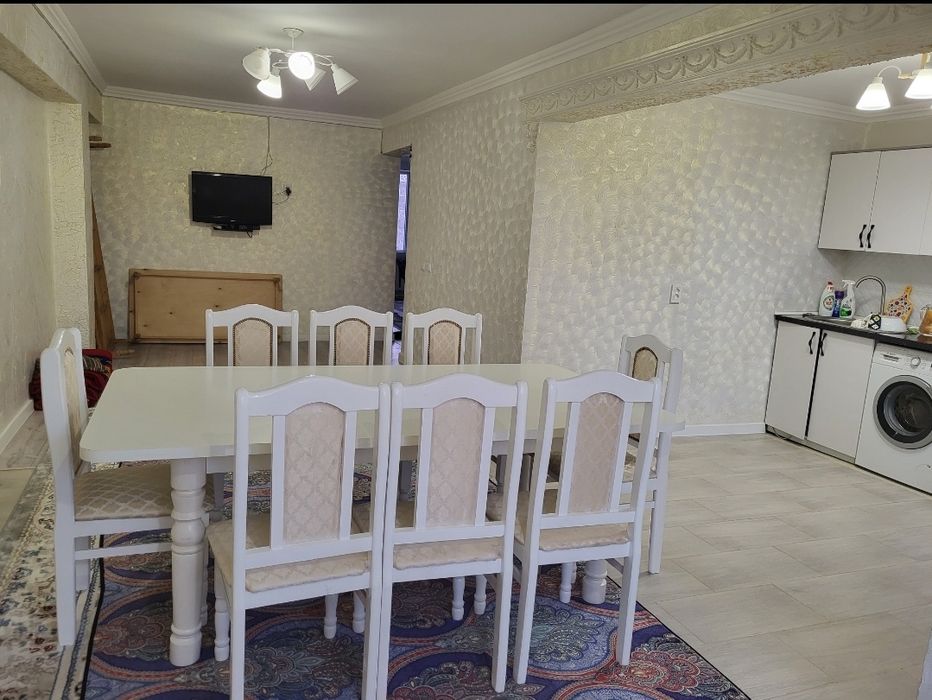 Стол, стульясымен срочно сатылады!!!