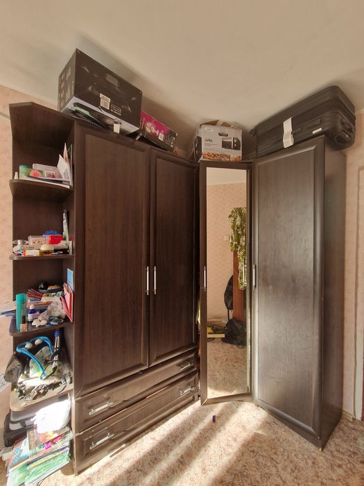 Угловой шкаф с зеркалом