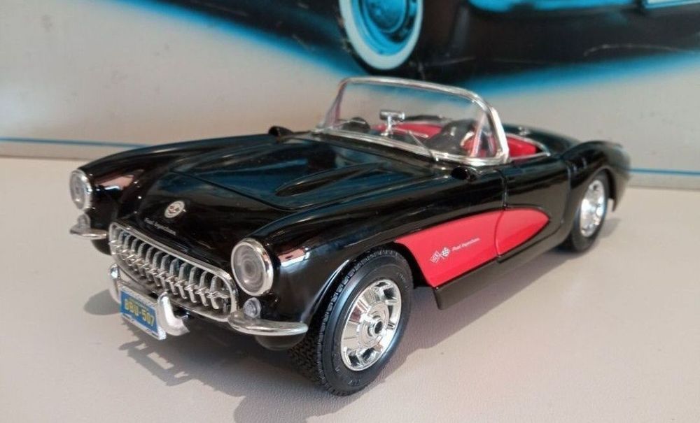 Chevrolet canuette 1957
Scara 1/18
Bburago

Pozele reflectă realitatea