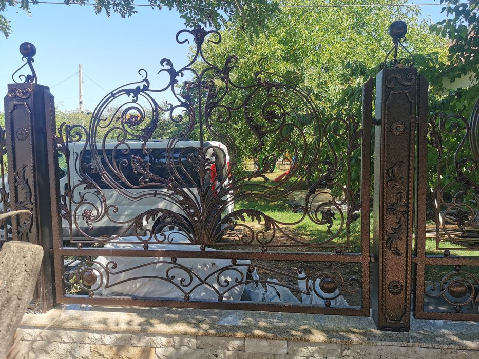 Porți și garduri din fier forjat