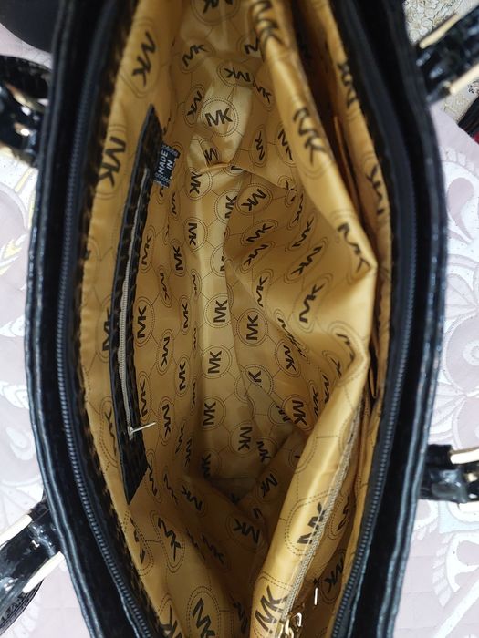 Продаётся сумка  Michael Kors