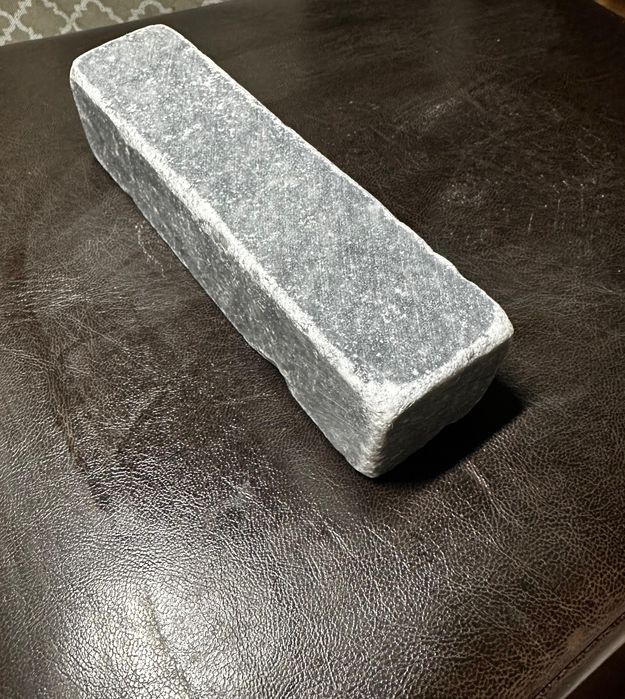 Pavaj din marmura masivă antichizata