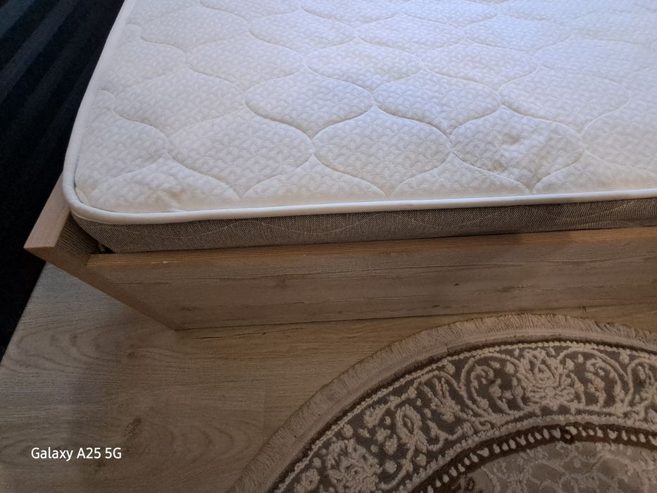 продам двухспальную кровать+1 тумбочка