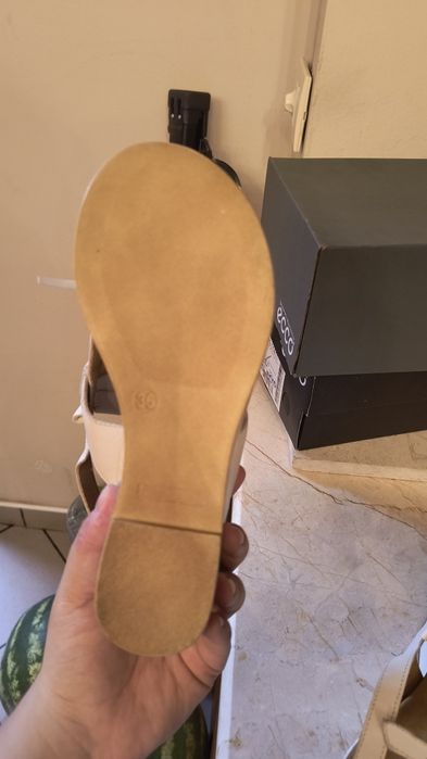 Sandale albe din piele cu franjuri