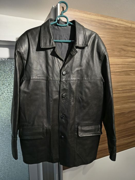 Geacă din piele naturală neagră – stare excelentă, doar 100 lei