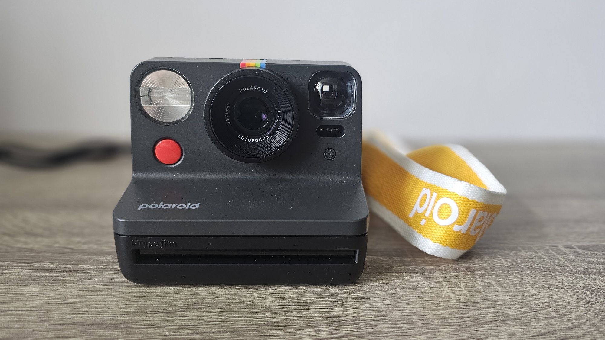 Polaroid Now 2 фотоапарат за моментални снимки 8бр + цветен филм
фотоа