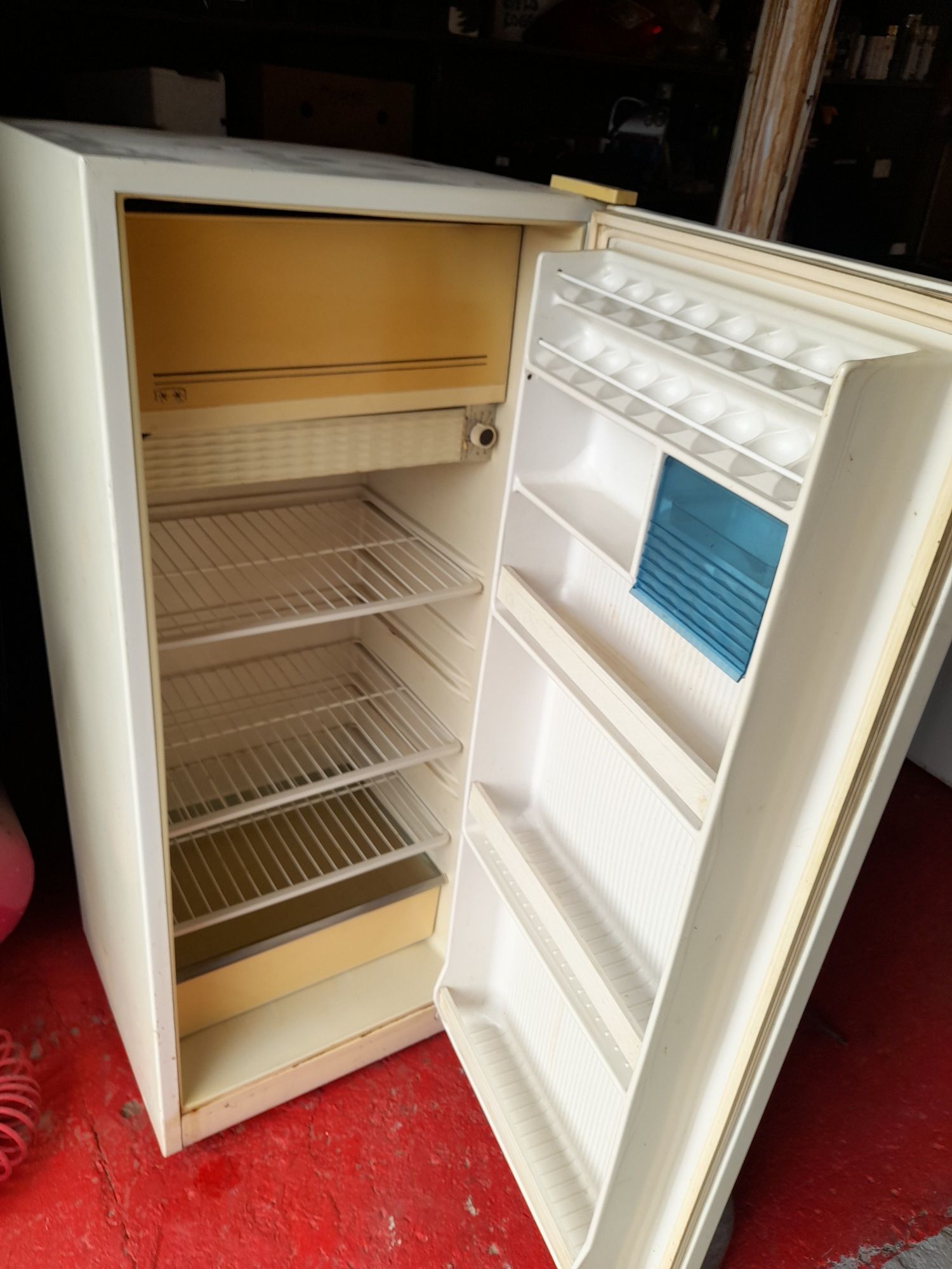Frigider 200 l functional