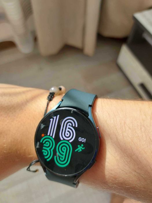 Продавам Galaxy Watch 4