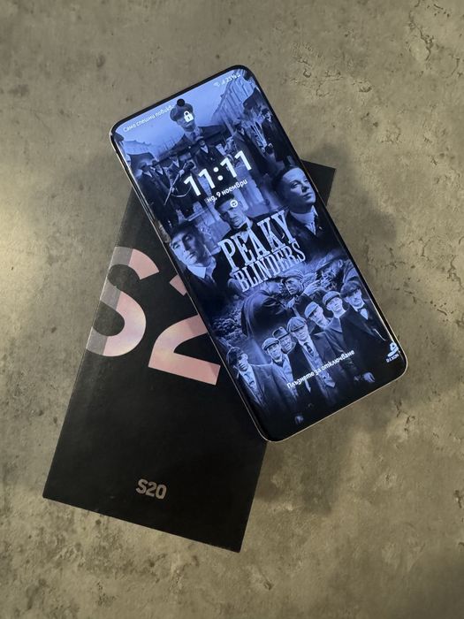 Телефон Samsung s20