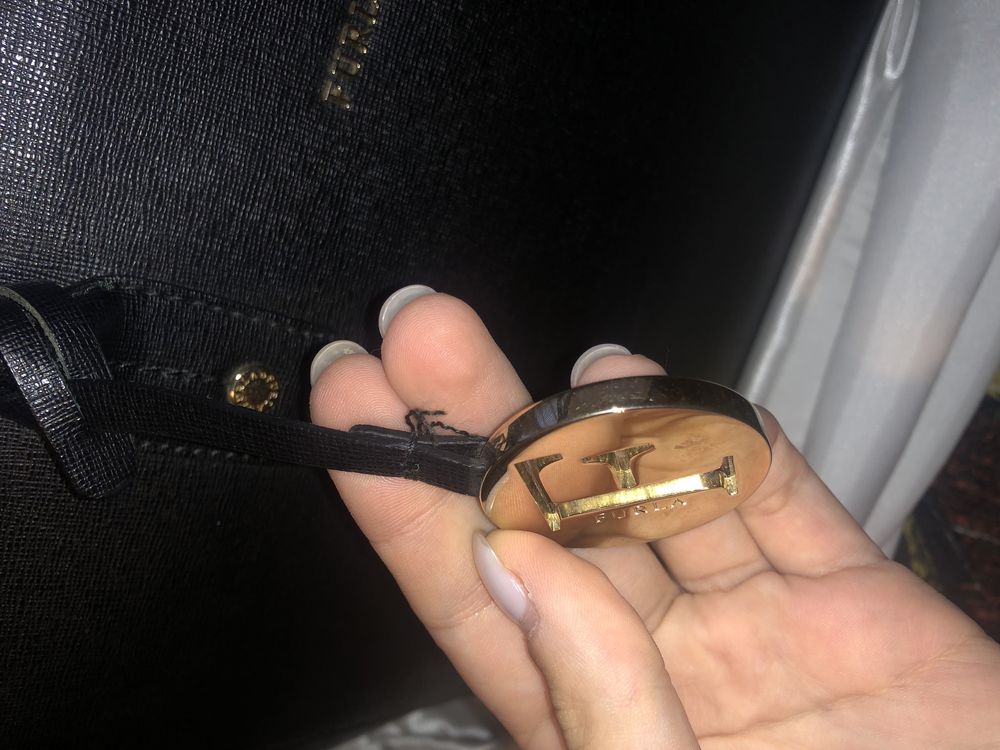 Продавам чанта Furla Linda