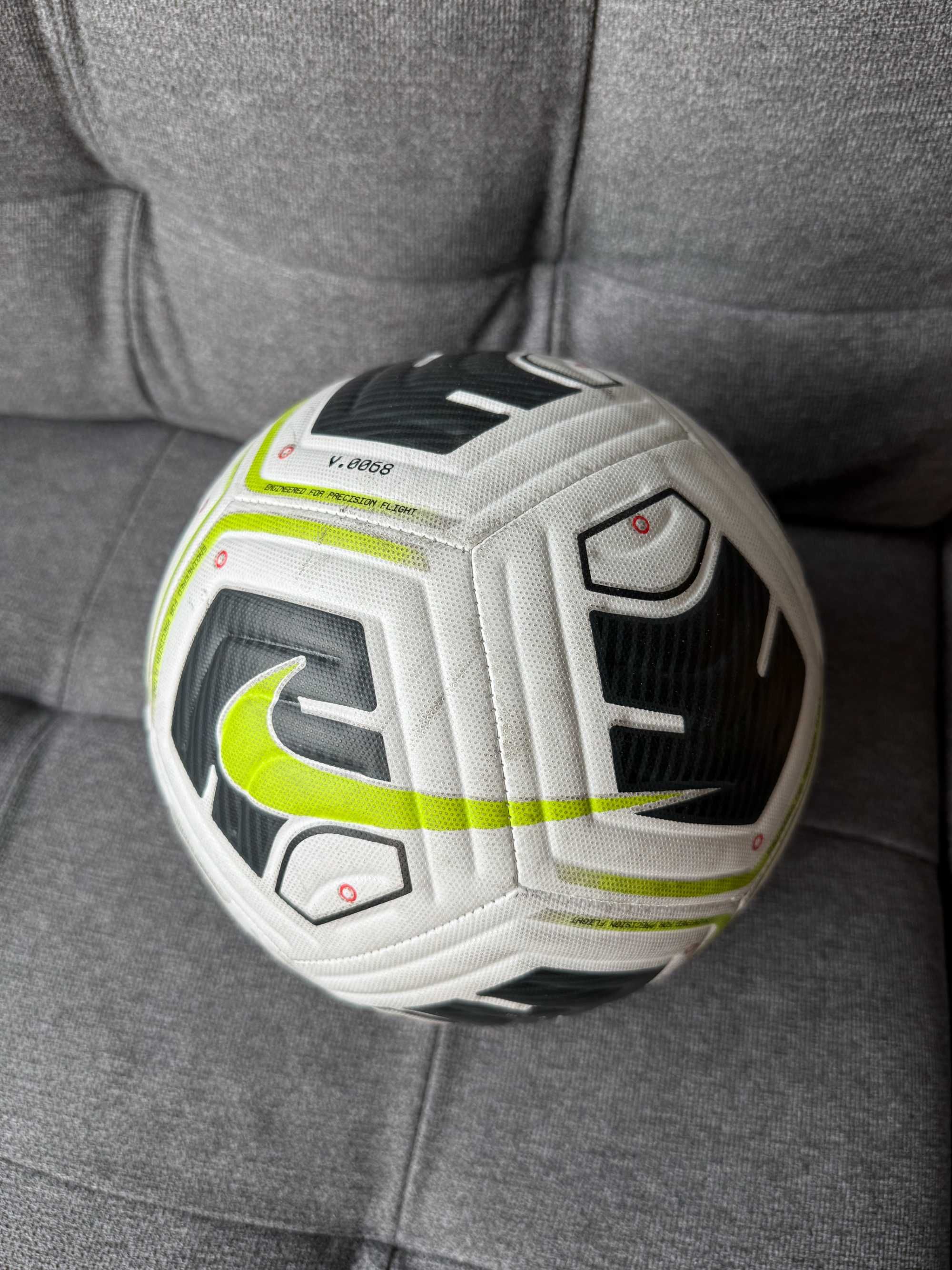 Футболна топка Nike Academy размер 5