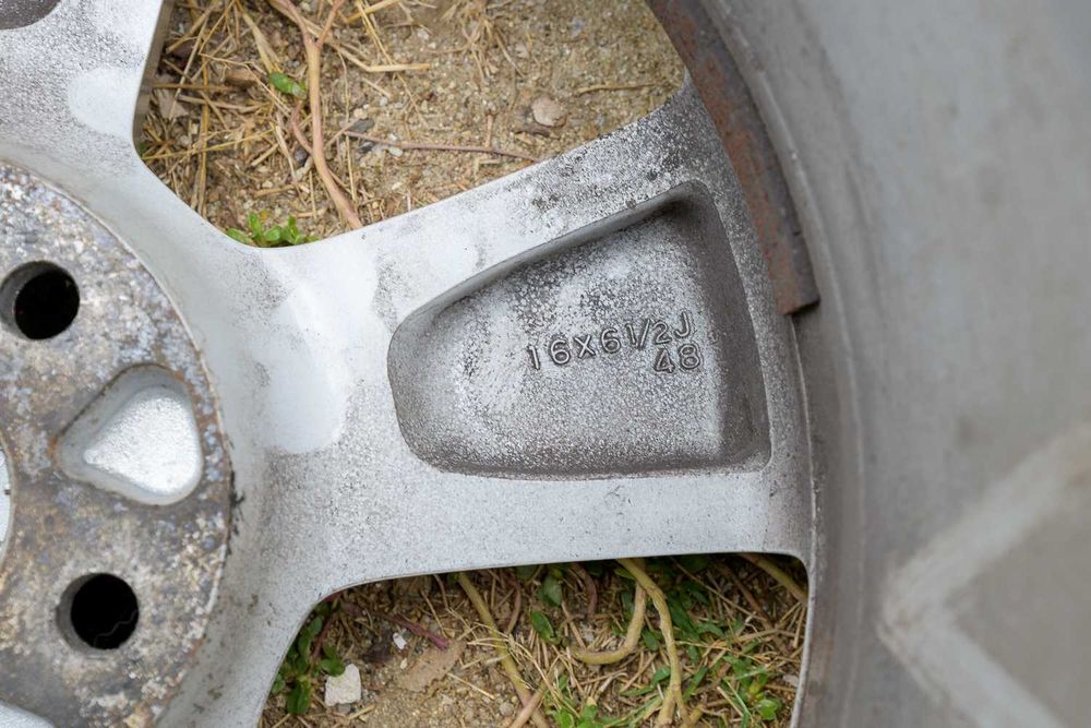 Комплект гуми с джанти 215/65R16