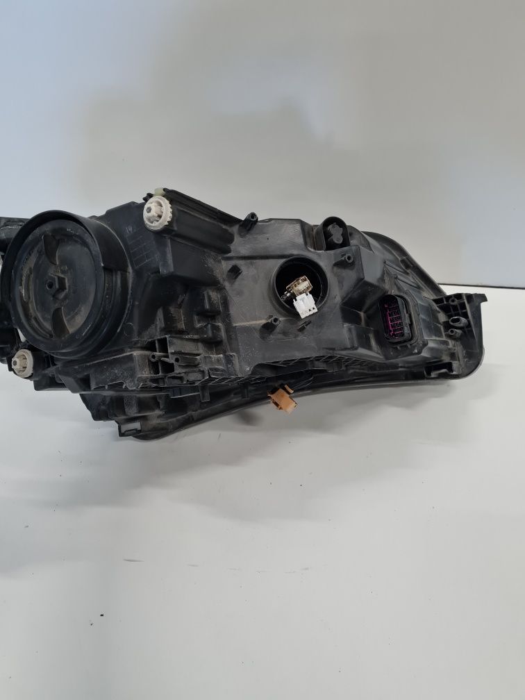 Far stânga bi-xenon adaptiv Europa Skoda superb 3 /cod- 3V1 941 015 B