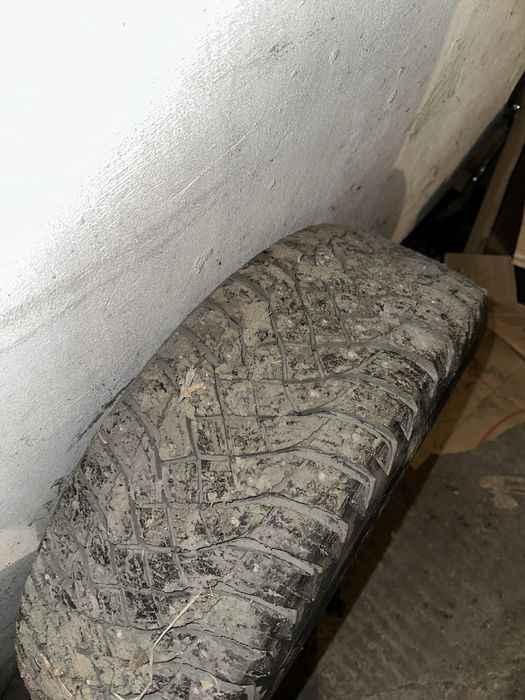 Продам шины с шипами