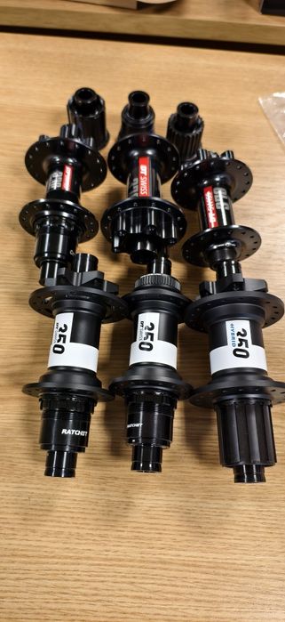 Главини и хъбове DT Swiss 350,370 15х100,15х110,12х142,12x148 Ratchet