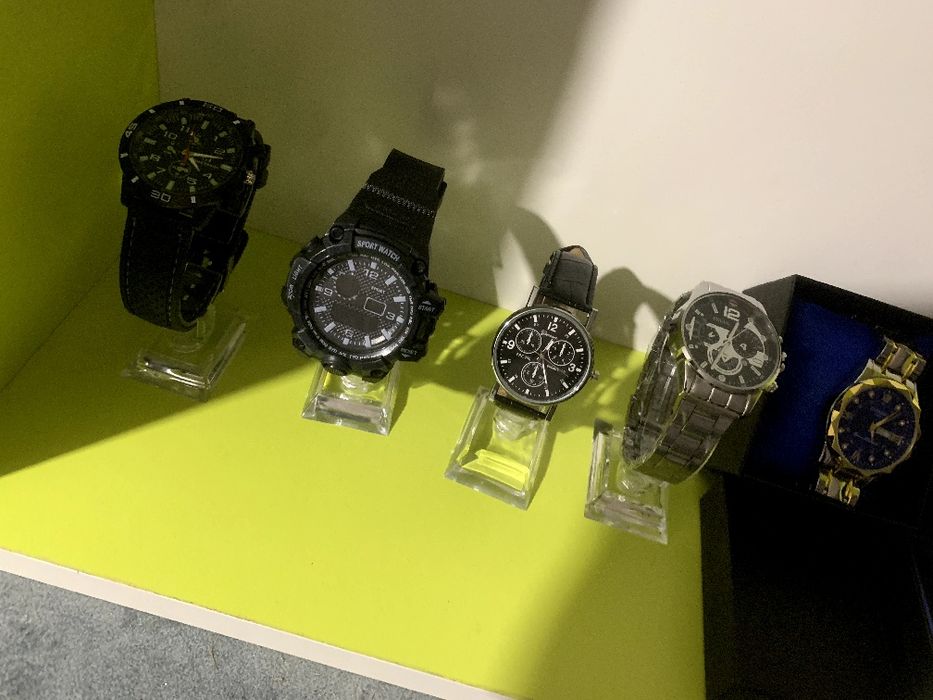 Lot ceasuri barbatesti cu baterii noi sigilate