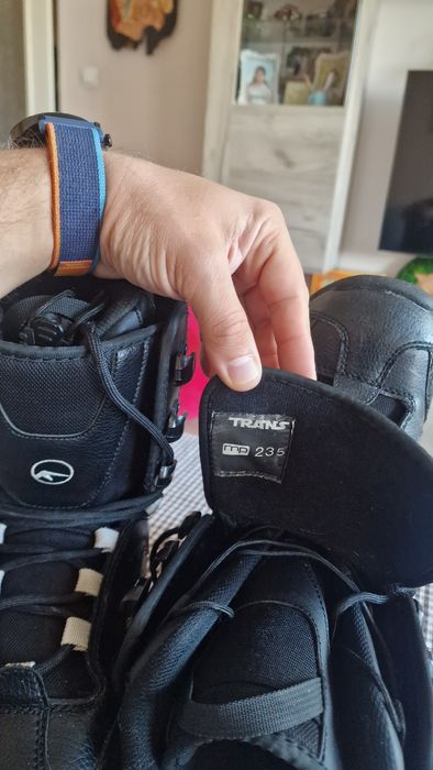 Сноуборд обувки 235 мм отговарят на 37 номер