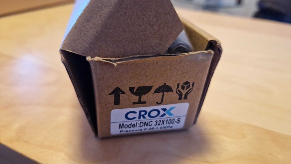 Cilindru pneumatic Crox DNC 32 - tija M10
