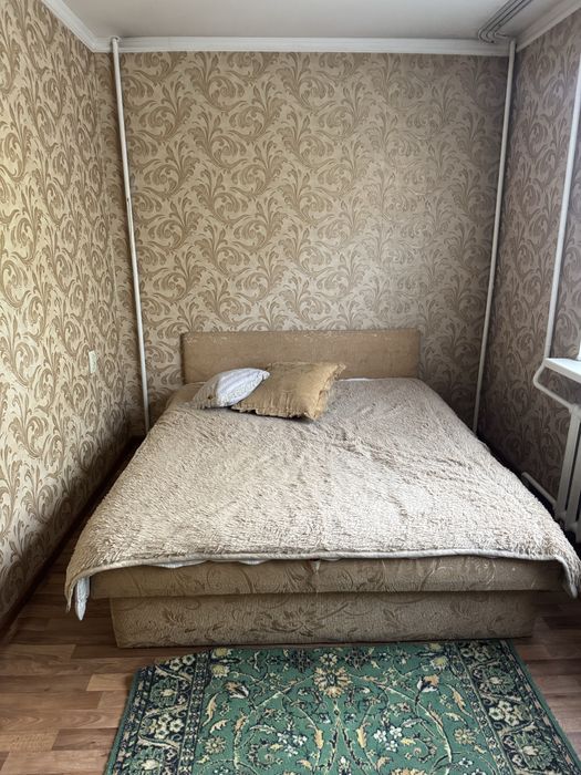 Двуспальная кровать