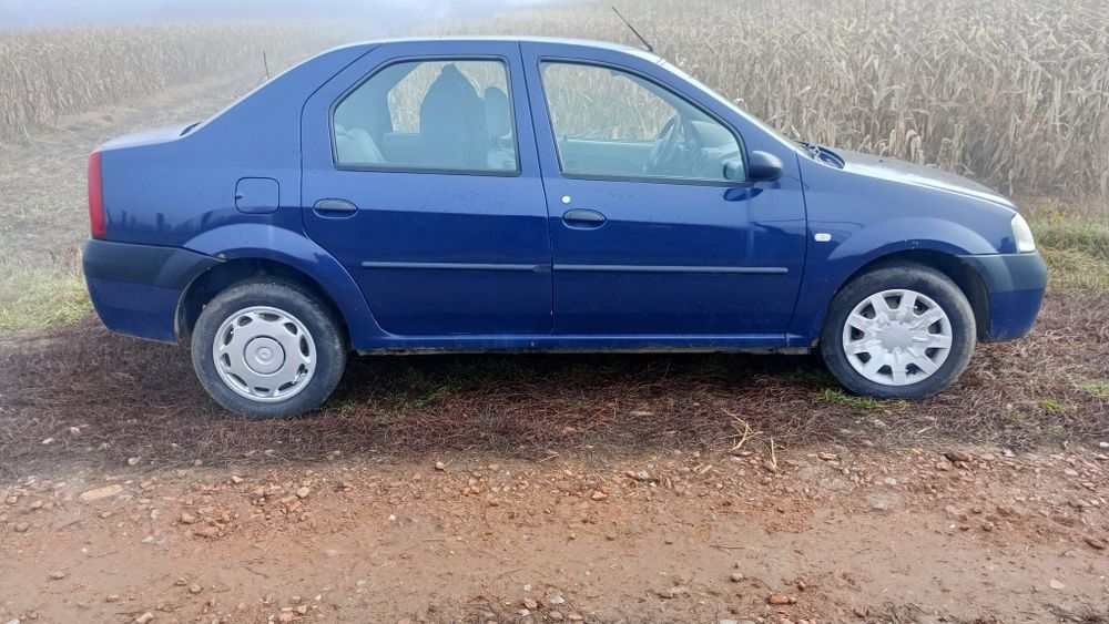 Vând Dacia Logan