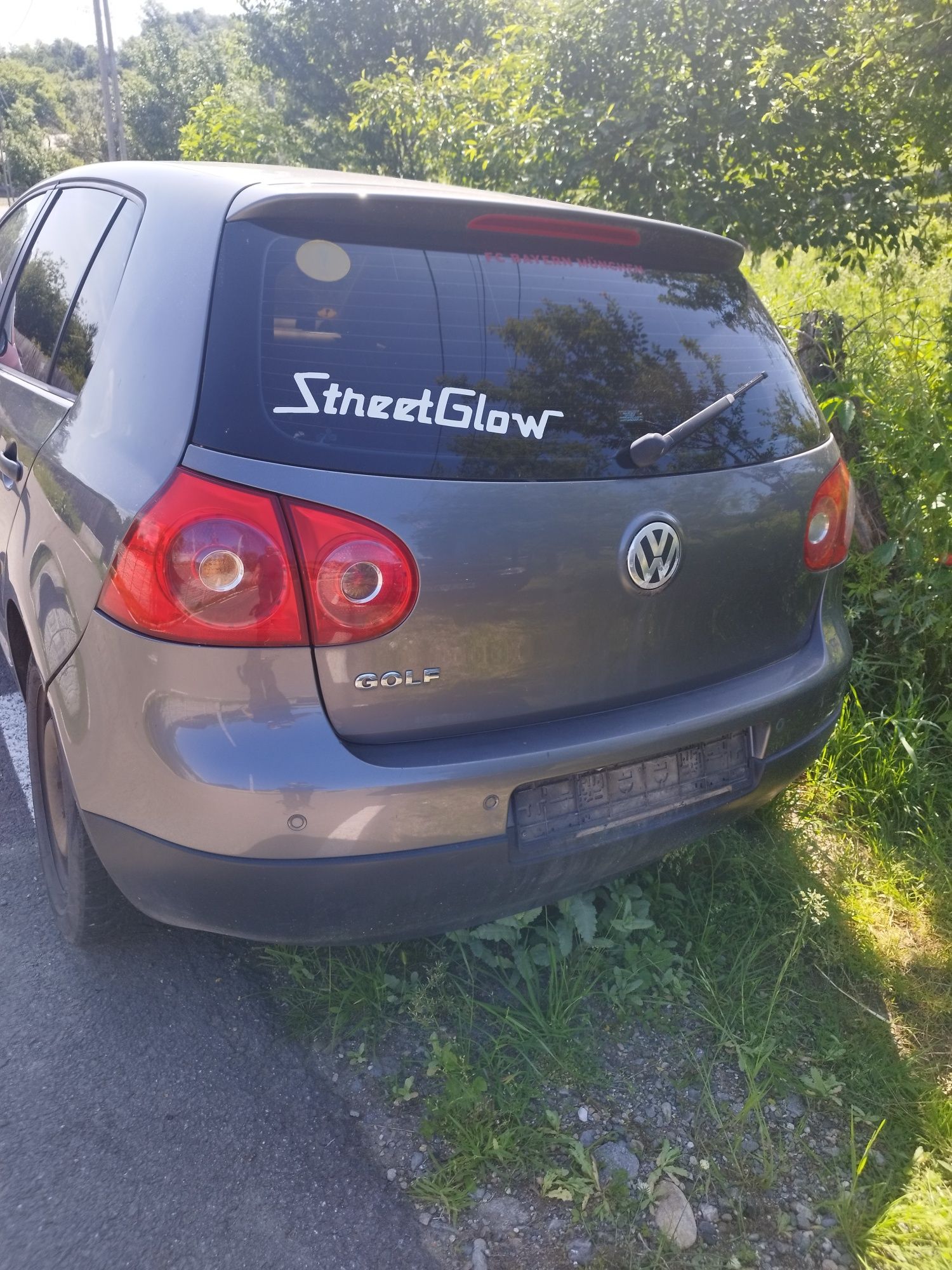 vind vw golf 5 ușor avariat 1,4 benzina