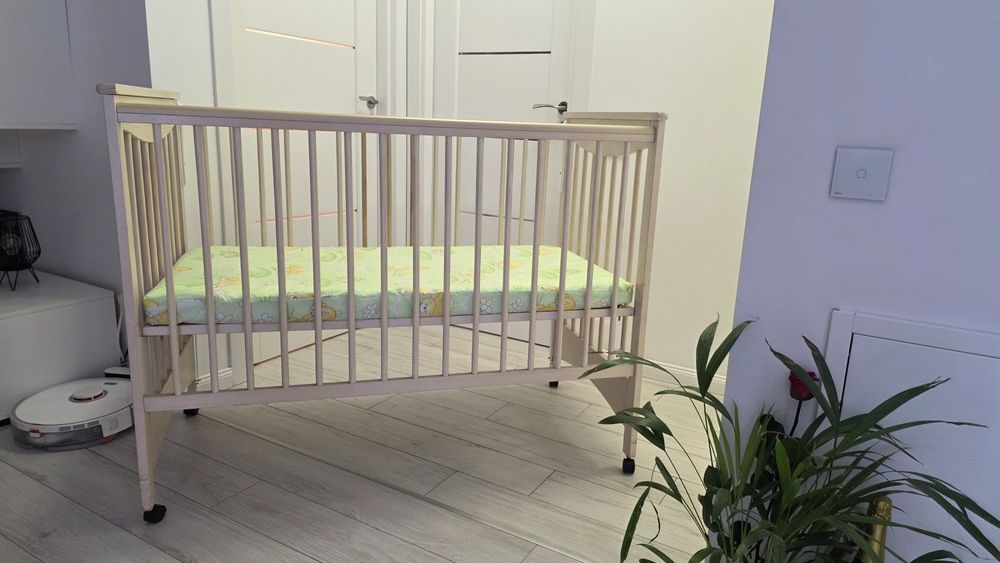 Pătuț din lemn pentru bebe și saltea