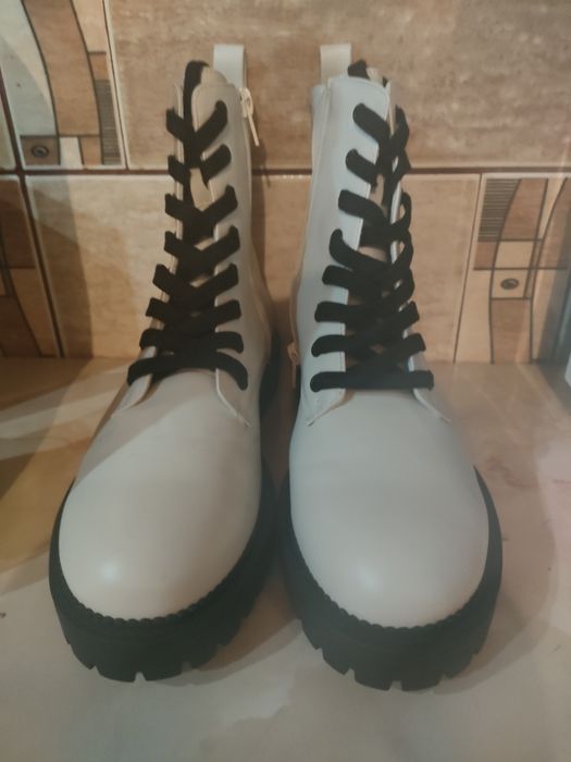 Ghete piele pret 200 lei