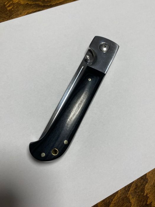 Сгъваем нож с текстилен калъф.