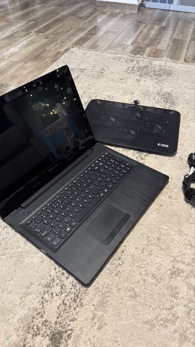 Vand laptop lenovo i7 stare excelenta