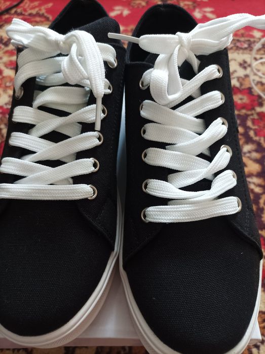 Кроссовка женская