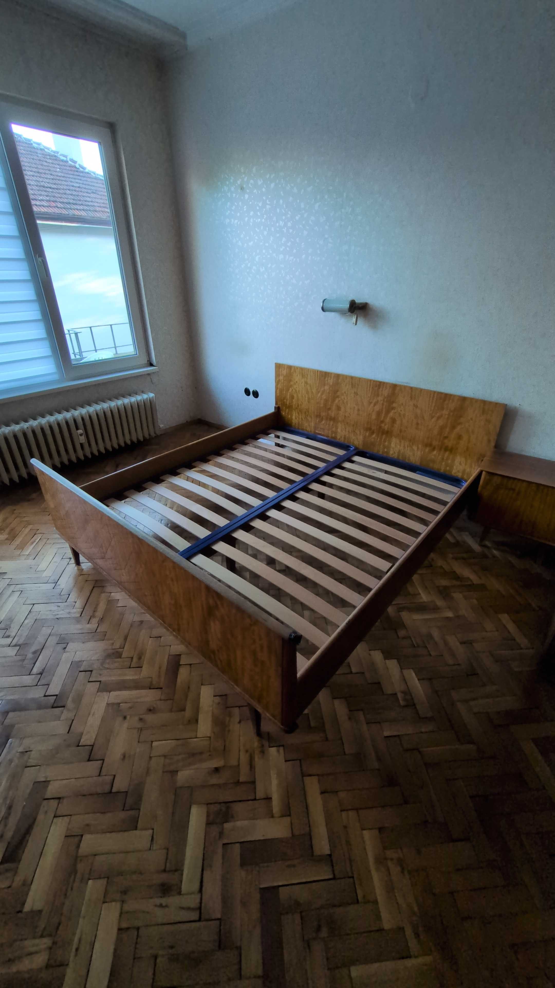 Подарявам стари мебели