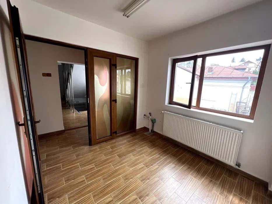 inchiriez post/scaun coafor hairstylist/camera/masaj/salon beauty