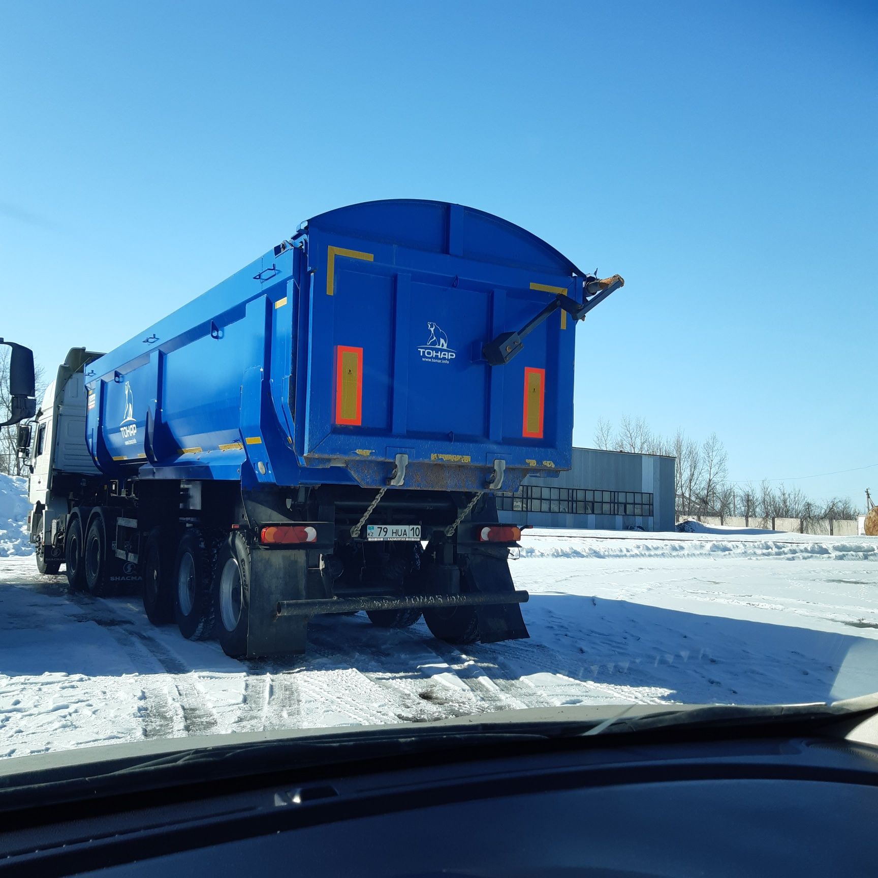 Услуга самосвала шахман. Доставка любых сыпучих материалов.